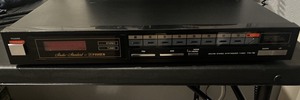 lot 77 image: Vintage Fisher FM-39 Stereo Tuner AMFM Stereo Synthesizer