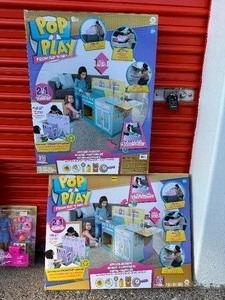lot 33 image: LOT OF TOYS