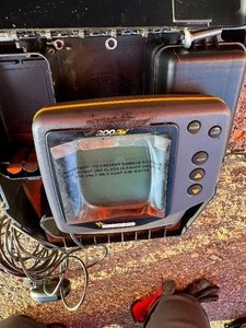 lot 96 image: 200DX DUAL BEAM PORTABLE FISHFINDER HUMMINGBIRD