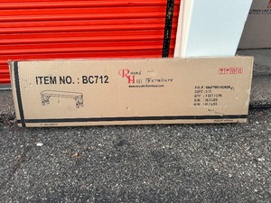 lot 104 image: ROUND HILL FURNITURE BENCH ITEM # BC712
