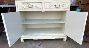 lot 132 image: HAND PAINTED EAST ASIAN FLORAL BLOSSOM FINCH & SWALLOW BIRDS DRAWER CABINET