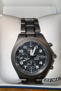 lot 133 image: SEIKO TITANIUM CHRONOGRAPH 7t62-0BZ0 BOX PAPER EXTRA LINK