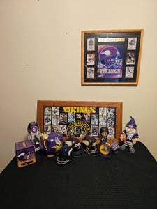 lot 31 image: Minnesota Vikings Collectibles Super Fan Bundle