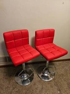 lot 6 image: Pop Art Red Barstools