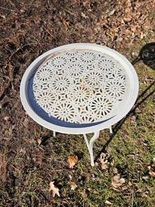lot 72 image: White Daisy Top Folding Outdoor Table