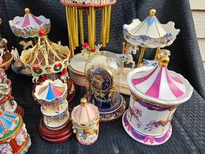 lot 84 image: Variety Group of Carousel Figures, Music Boxes & more
