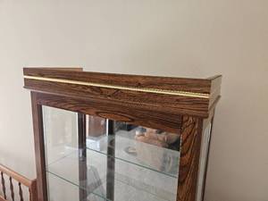lot 18 image: Contemporary Oak Display Curio Cabinet Bookcase B