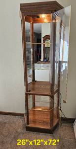 lot 19 image: Contemporary Oak Curio Display Case