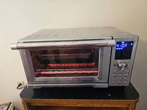 lot 52 image: Kitchen Toaster Oven & Panini Press