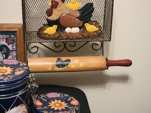 lot 119 image: Coo Coo for Chickens Kitchen Decor Collection