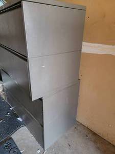lot 97A image: Sturdy Aluminum Storage Drawer Unit