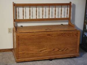 lot 75 image: Handy Wood Entry Bench & Storage Cabinet