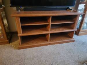 lot 109 image: Classic Oak Entertainment Cabinet