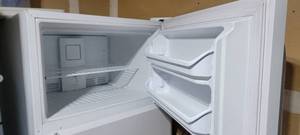 lot 4 image: Frigidaire AD-18 Standing Refrigerator  Freezer - FFTR1821QW3