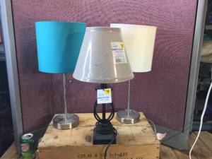 lot 15 image: 3 Electrical Table Lamps