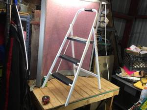 lot 6 image: Tricam Skinny Mini 3-Step Stool