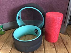 lot 42 image: 4 Chirp Plexus Wheel Exercise Rollers