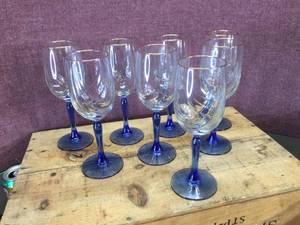 lot 49 image: 8 Blue Stemware Glasses