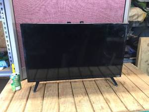 lot 76 image: Vizio E32-D1 32 Smart TV