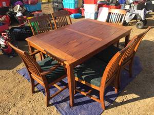 lot 1 image: Oak Table & 6 Oak Chairs