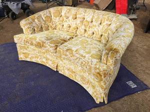 lot 3 image: Cute Vintage Loveseat