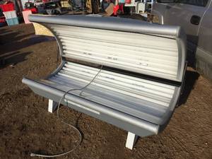 lot 2 image: ESB Enterprises GRANDE 24 Lamp Tanning Bed