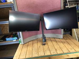 lot 81 image: 2 Viotek 27 Curved Monitors on Stand