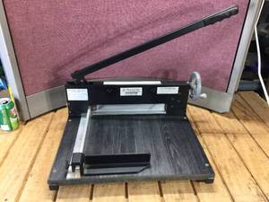 lot 86 image: Martin Yale 7000E Heavy-Duty Cutter