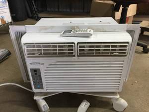 lot 90 image: Soleus Air Window Air Conditioner with Remote