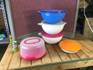 lot 92 image: Large Tupperware Type Bowls - Servers