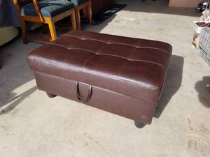 lot 4 image: Brown Leather Footrest with Storage