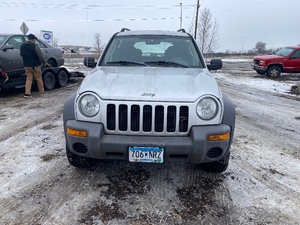 lot 18 image: 2004 Jeep Liberty
