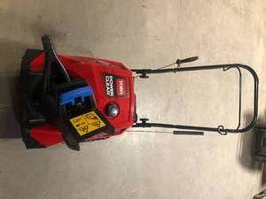 Toro Power Clear 518 ZE 18 in. Self-Propelled Single-Stage Gas Snow Blower  Customer Returns See Pictures