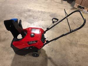 Toro Power Clear 518 ZE 18 in. Self-Propelled Single-Stage Gas Snow Blower  Customer Returns See Pictures
