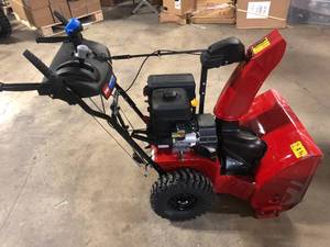 Toro Power Max 824 OE 24 in. 252cc Two-Stage Electric Start Gas Snow Blower   Customer Returns See Pictures