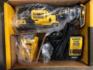 DEWALT ATOMIC 20V MAX Cordless Brushless Oscillating Multi Tool with (1) 20V 2.0Ah Battery and Charger  Customer Returns See Pictures