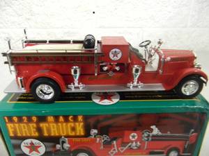 lot 27 image: ERTL COLLECTIBLES DIE-CAST - 1929 MACK FIRE TRUCK - GREAT PIECE - NEW IN BOX - SEE PICTURES