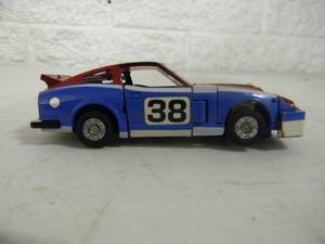 lot 45 image: VINTAGE 1980-82 TAKARA CO. Transformers G1 Smokescreen - Original - NICE - Missing 1 tire - AWESOME PIECE - SEE PICTURES