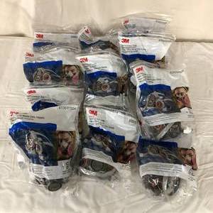 lot 52 image: Lot of 8 NEW 3M 63007026 Size Large & Lot of 3 NEW 3M 61007024 Size Small Half Facepiece Reusable Respirators 