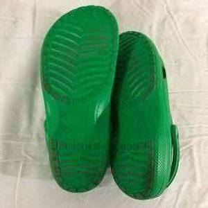 lot 71 image: Crocs Clog Shoes - Size 10 12 Green - Appears To Be Lightly Used