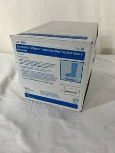 lot 126 image: 1 Case (20 each) NEW Cardinal Health 8457&nbspPoly-Coated&nbspFullGuard Fluid Impervious High Top Universal Size Anti-Skid ShoeBoot Covers - Blue -&nbspFullGuard shoe covers provide fluid-intensive protection throughout