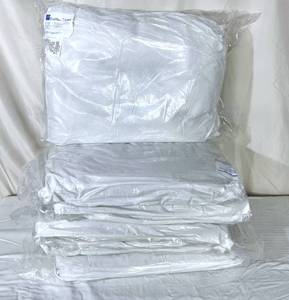 lot 174 image: Lot of 12 NEW Medline Ovation Series Pillows - White