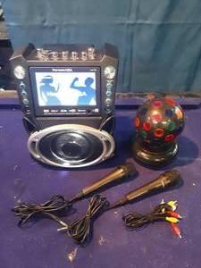 Karaoke USA machine with 2 microphones and party light