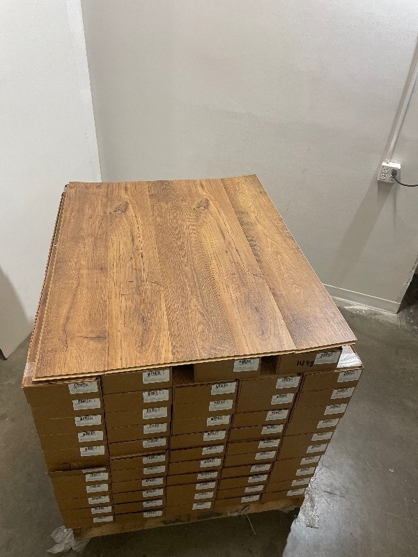 lot 102 image: 370 SF of Mohawk 10mm Laminate Flooring 7.5 x 47.5 - LC
