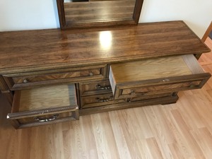 lot 11 image: 8 Drawer Dresser with Mirror