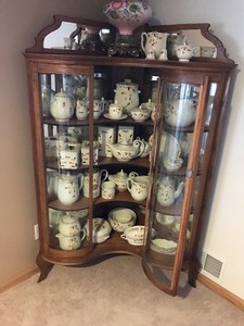 lot 25 image: Vintage Wood Serpentine China Cabinet (Contents not Included)