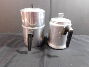 lot 102 image: 2Vintage Aluminum Coffeepots