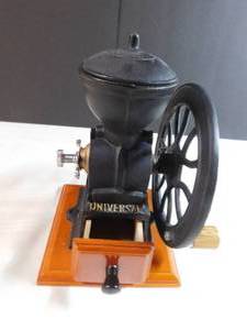 lot 118 image: Coffee grinder
