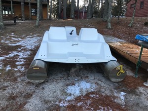 lot 16 image: Aluminum Pontoon Style Paddle Boat