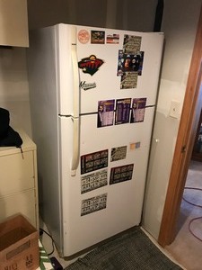 lot 54 image: Kenmore Fridge with Freezer on Top